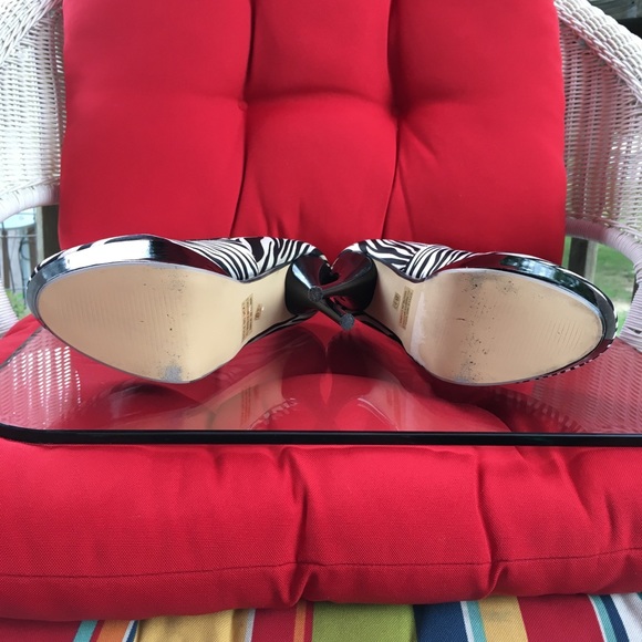 Miss Me Zebra print 5”platform high heels. - Picture 5 of 7